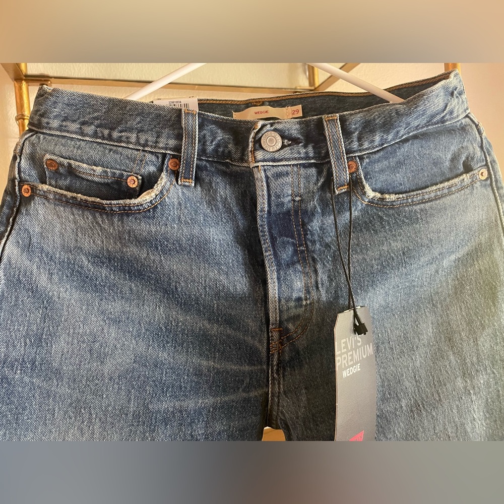 NWT Levi’s High-rise Wedgie ankle . Sz29